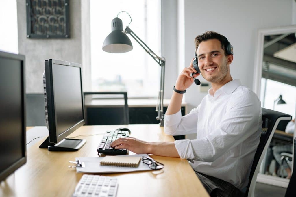 Los asistentes virtuales en B2B Cómo los chatbots inteligentes están revolucionando la captación de clientes