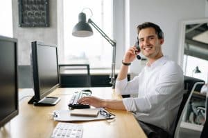 Los asistentes virtuales en B2B Cómo los chatbots inteligentes están revolucionando la captación de clientes